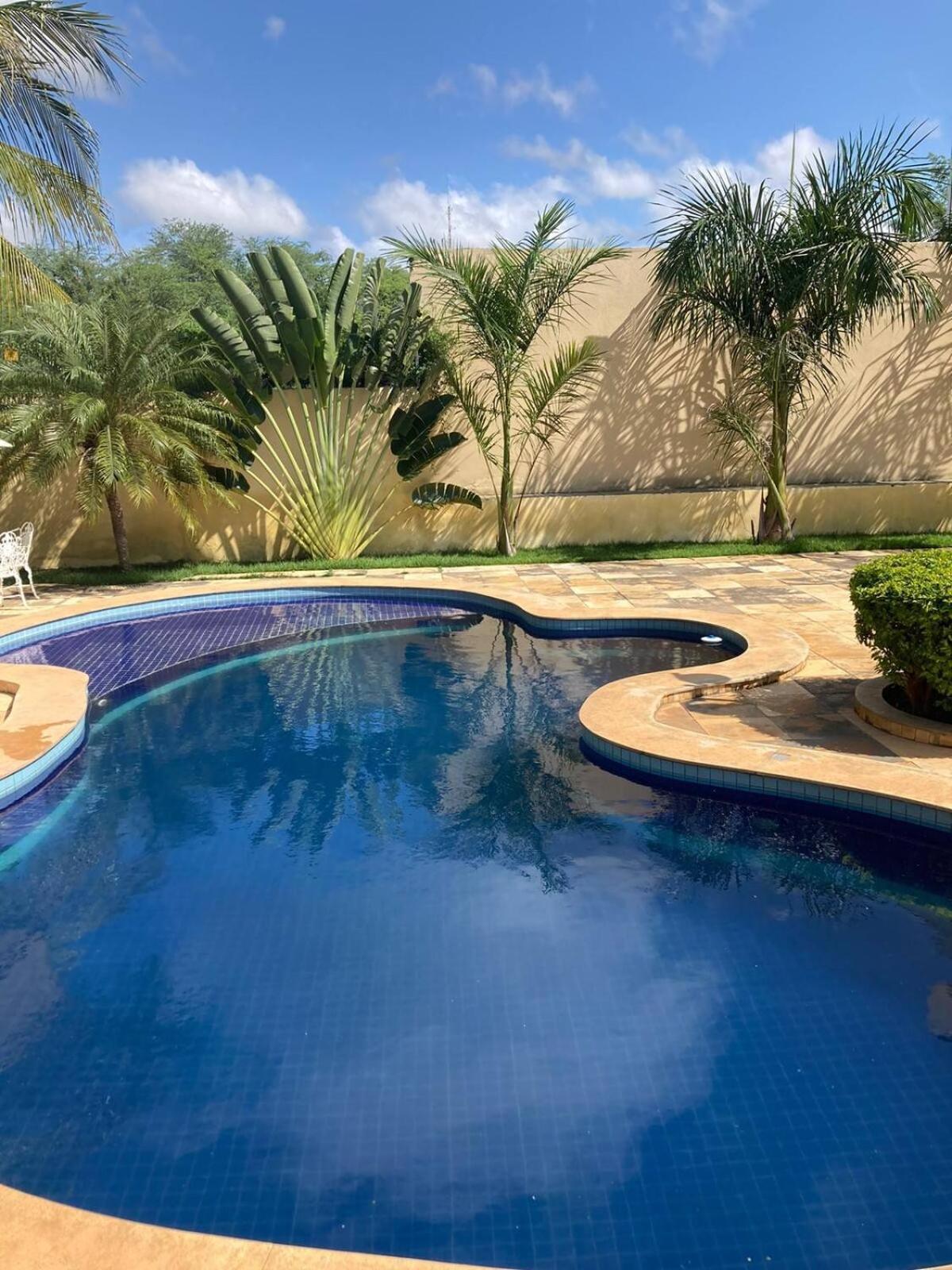 Casa Charmosa Com Piscina - Quartos Privativos