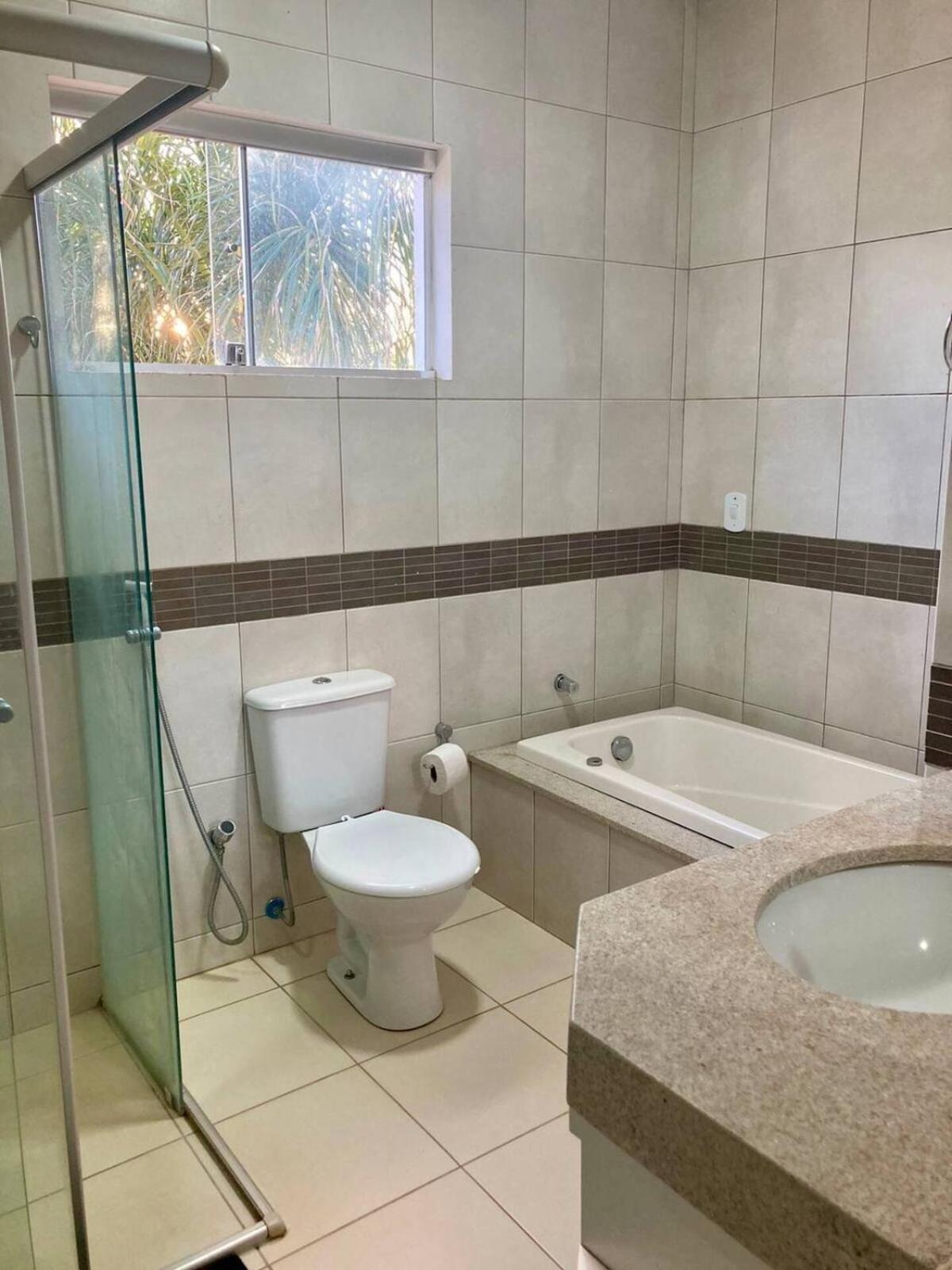 Casa Charmosa Com Piscina - Quartos Privativos *